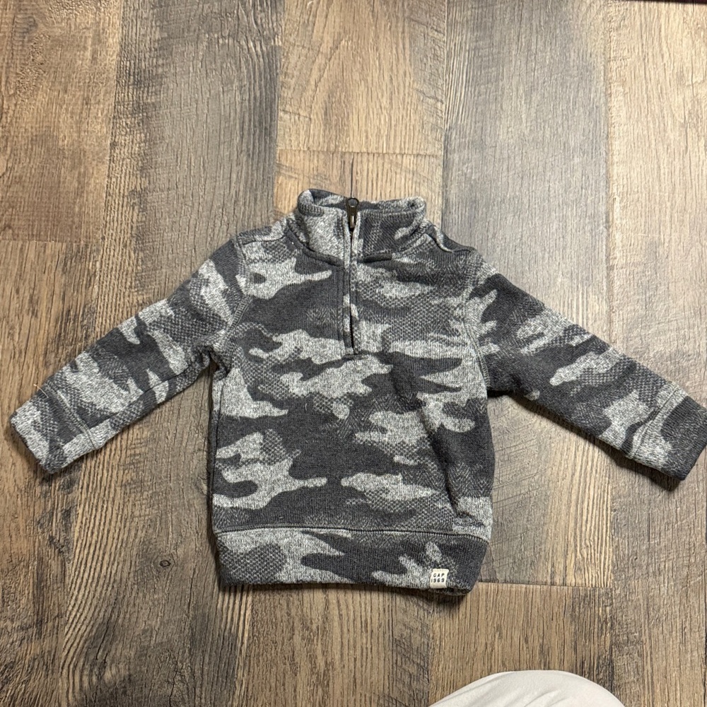 Baby Gap gray camo half zip in size 12-18 months